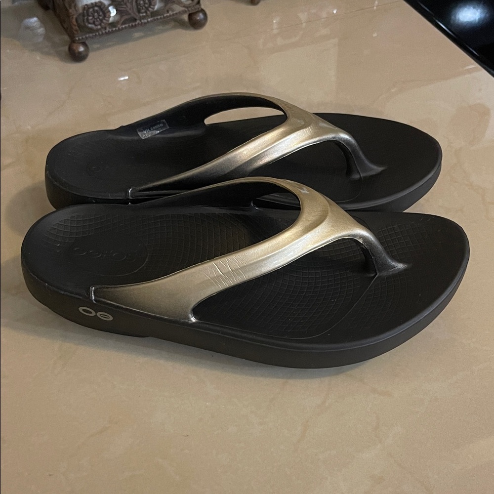 Oofos Womens Oolala Sandals Latte Black Size 6 USA Comfort Foam Flip Flops